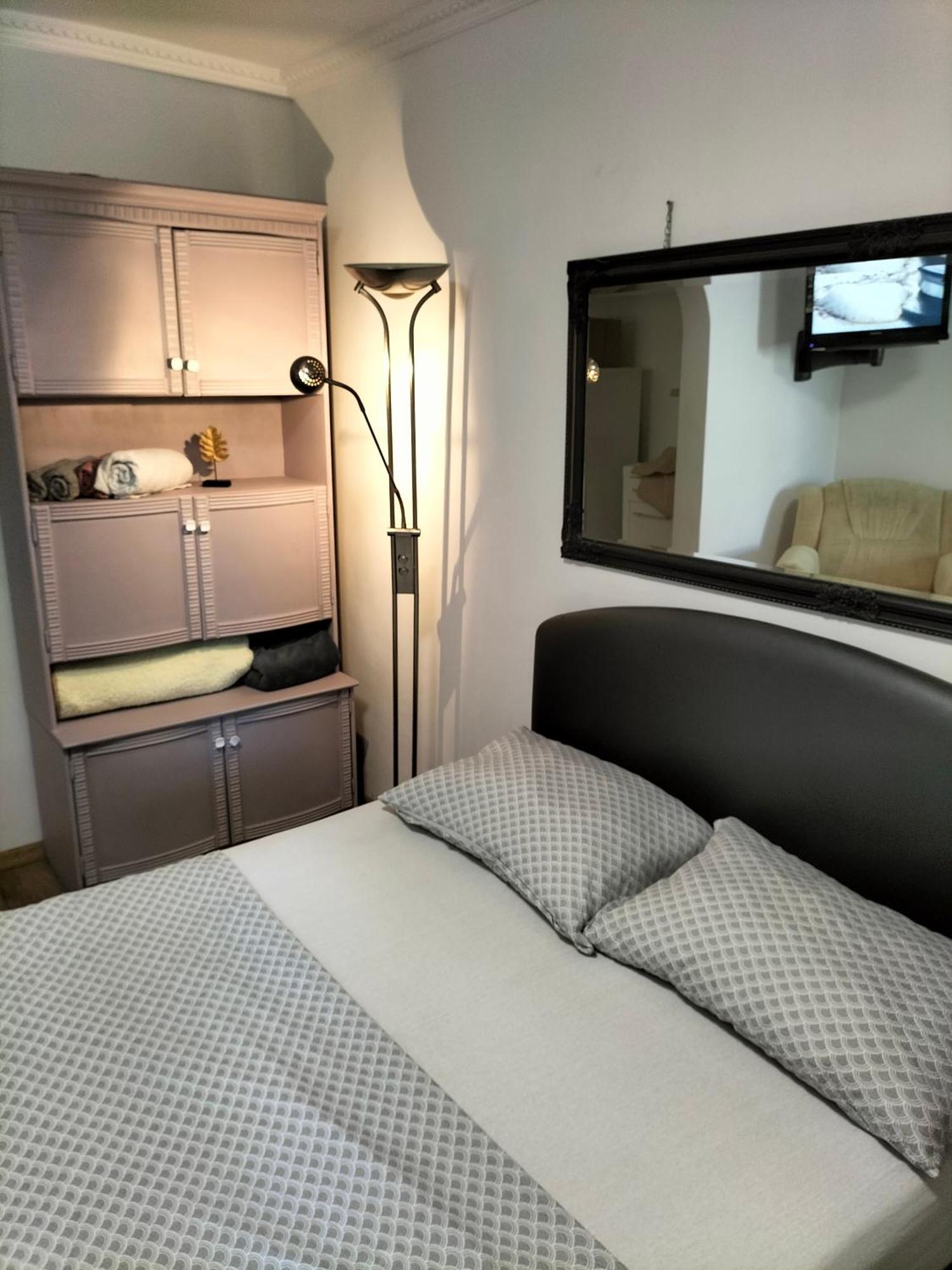 Regy Appartement Oradea Buitenkant foto